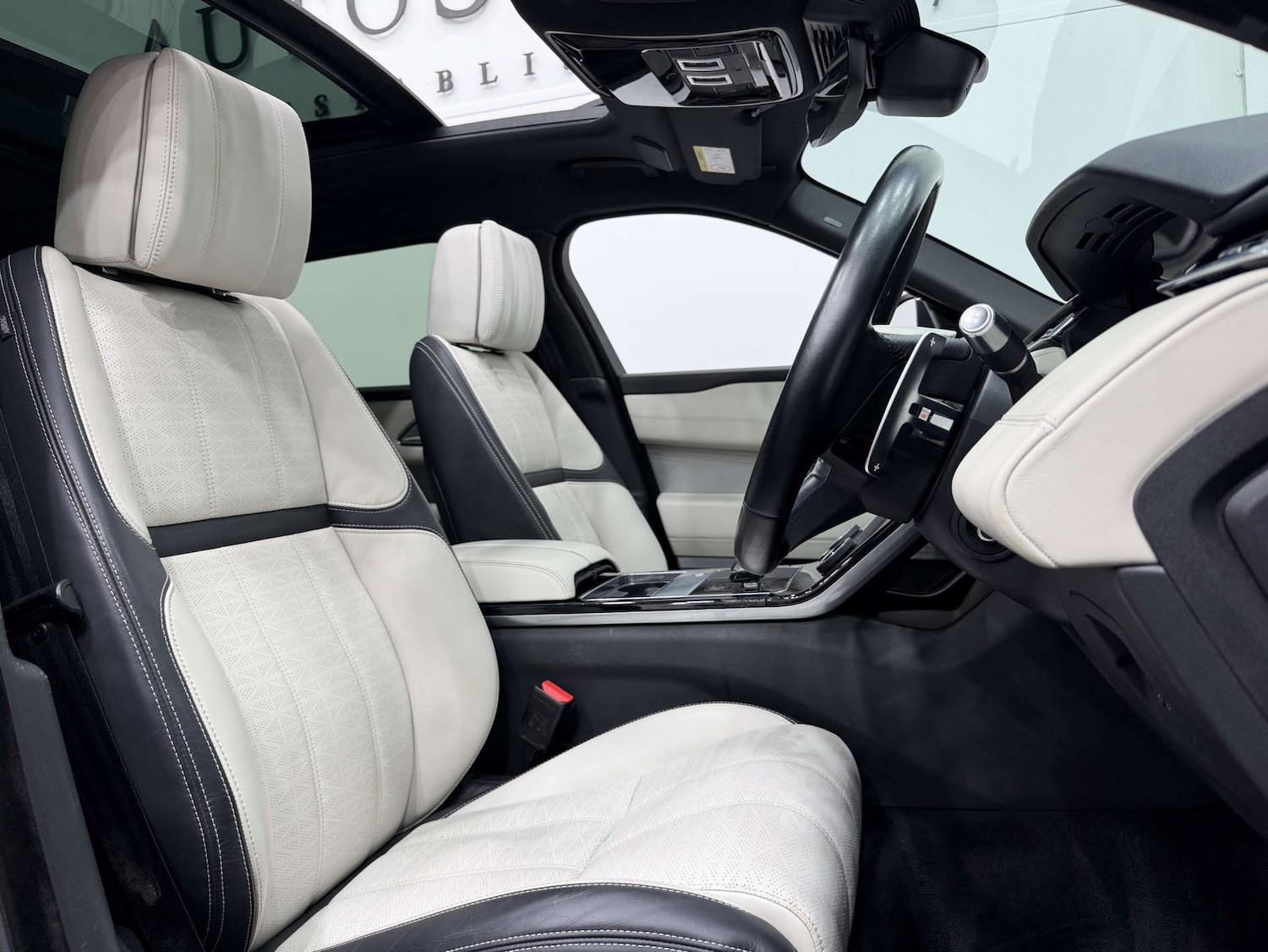 Used Land Rover Range Rover Velar 2022 for sale - 77833959: Photo 2