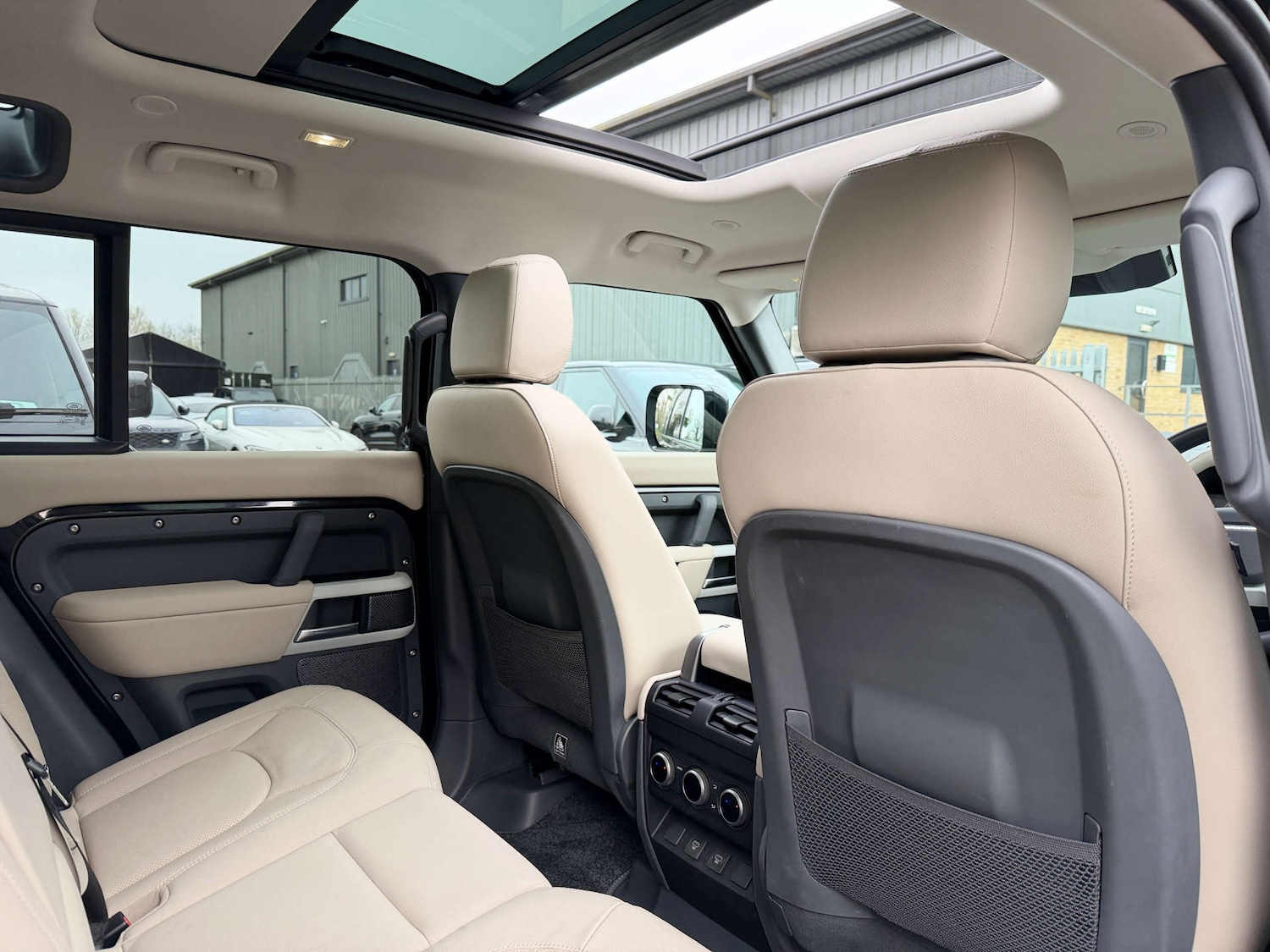 Used Land Rover Defender 2024 for sale - 77877352: Photo 14