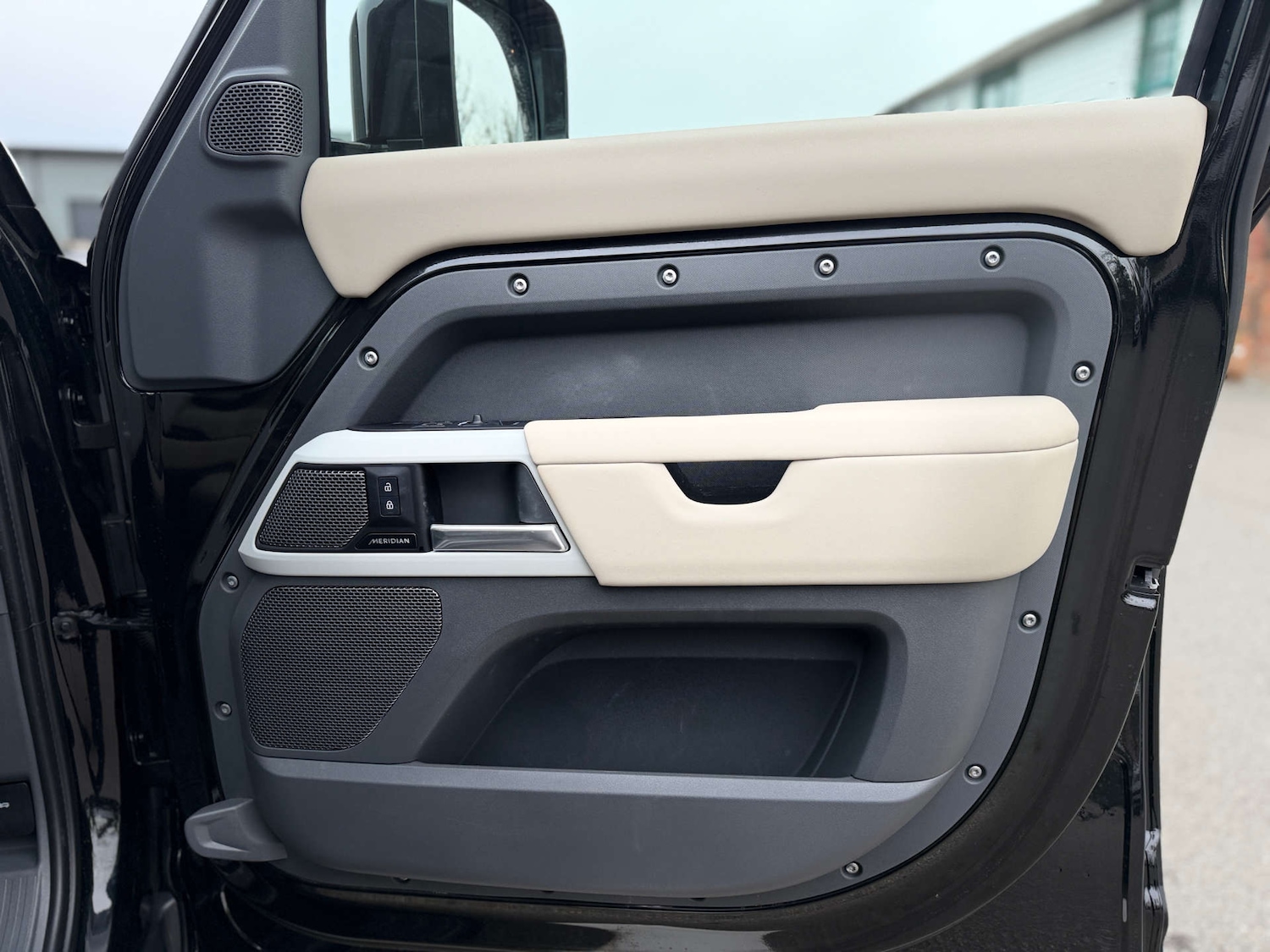 Used Land Rover Defender 2024 for sale - 77877352: Photo 25