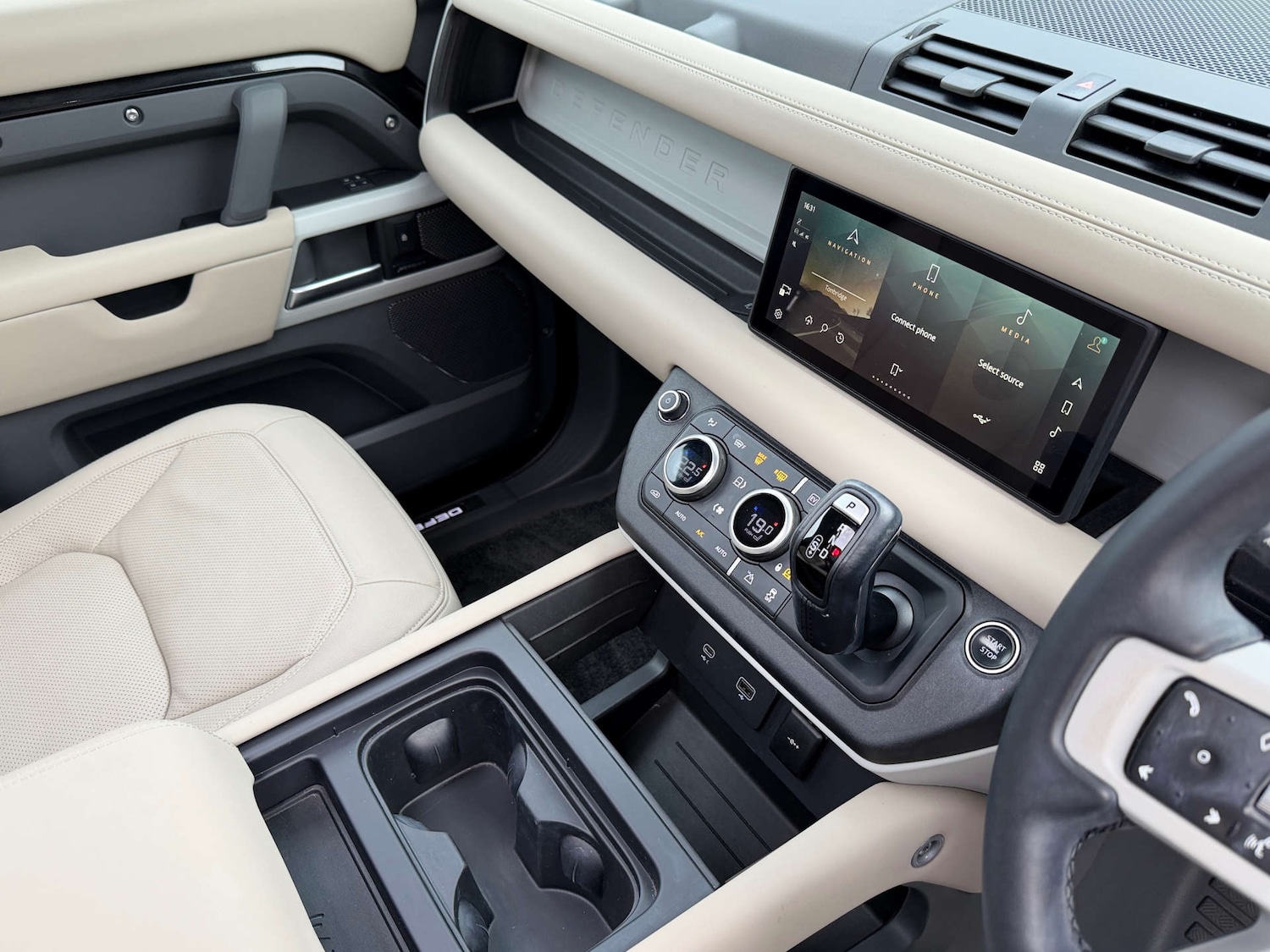 Used Land Rover Defender 2024 for sale - 77877352: Photo 32