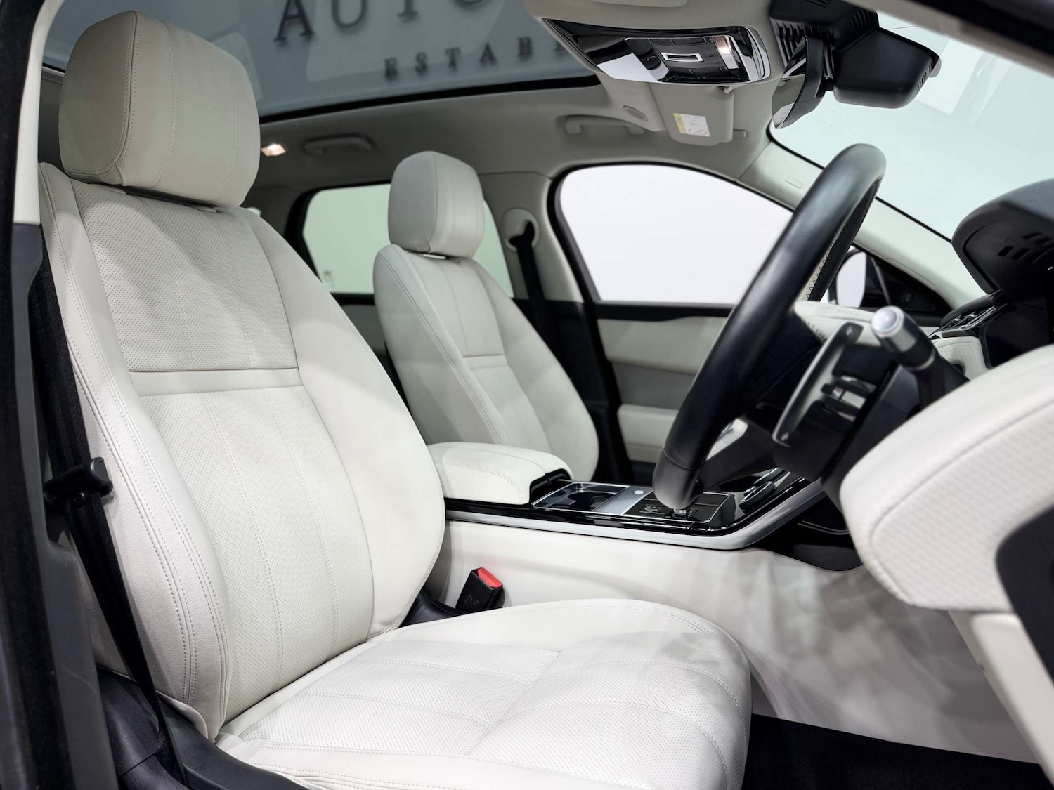 Used Land Rover Range Rover Velar 2022 for sale - 77833932: Photo 2