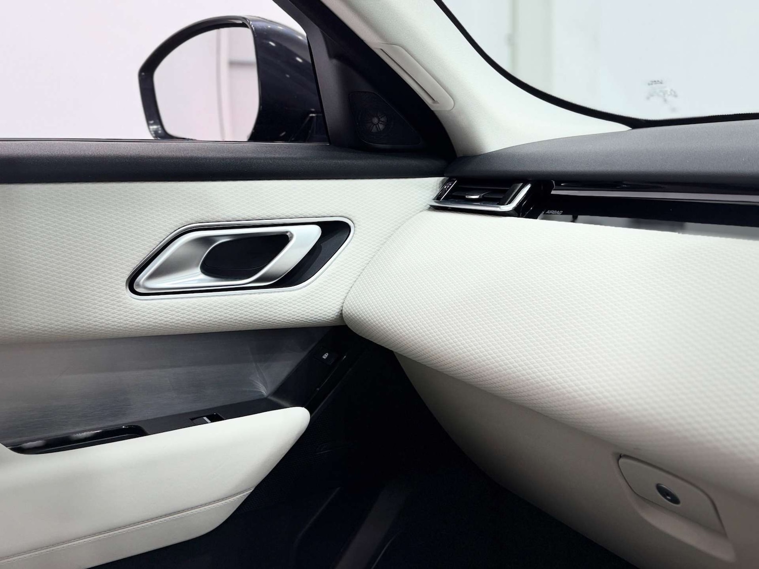 Used Land Rover Range Rover Velar 2022 for sale - 77833932: Photo 35