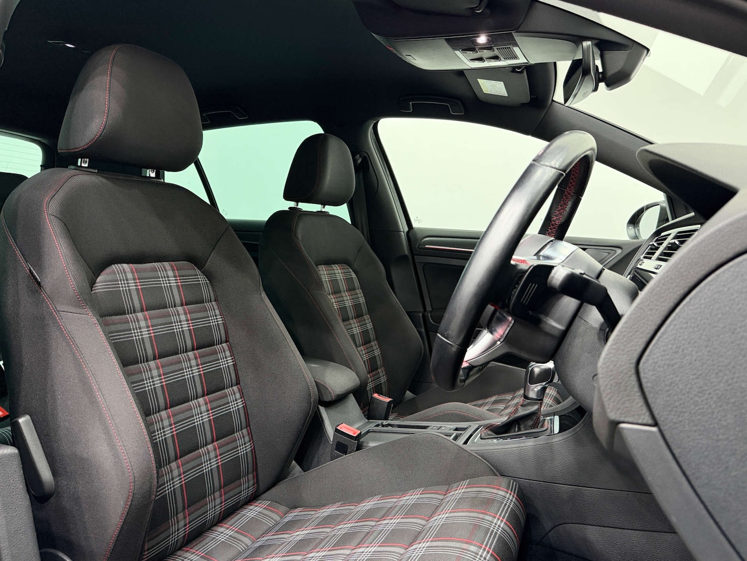 Used Volkswagen Golf 2020 for sale - 76505126: Photo 2