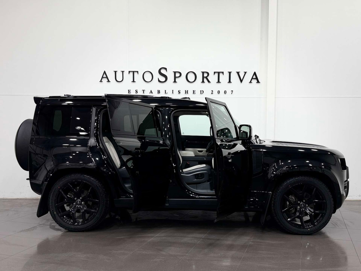 Used Land Rover Defender 2024 for sale - 77833939: Photo 15