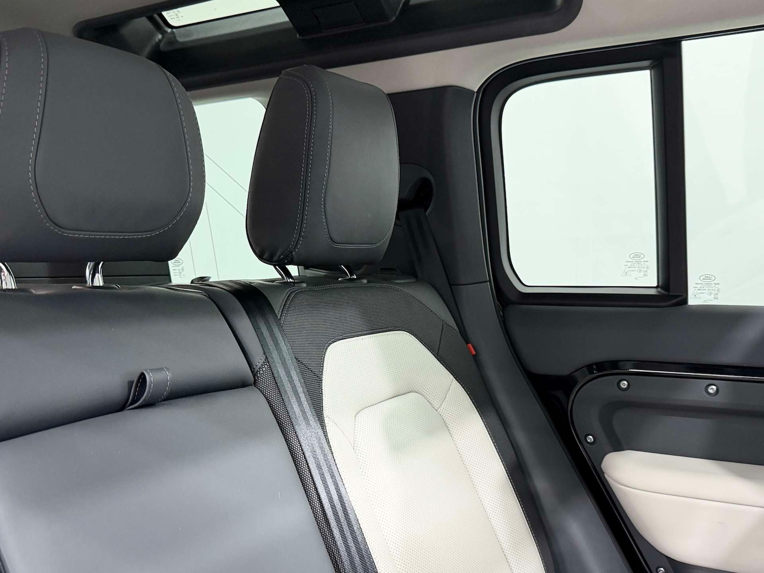 Used Land Rover Defender 2024 for sale - 77833939: Photo 17