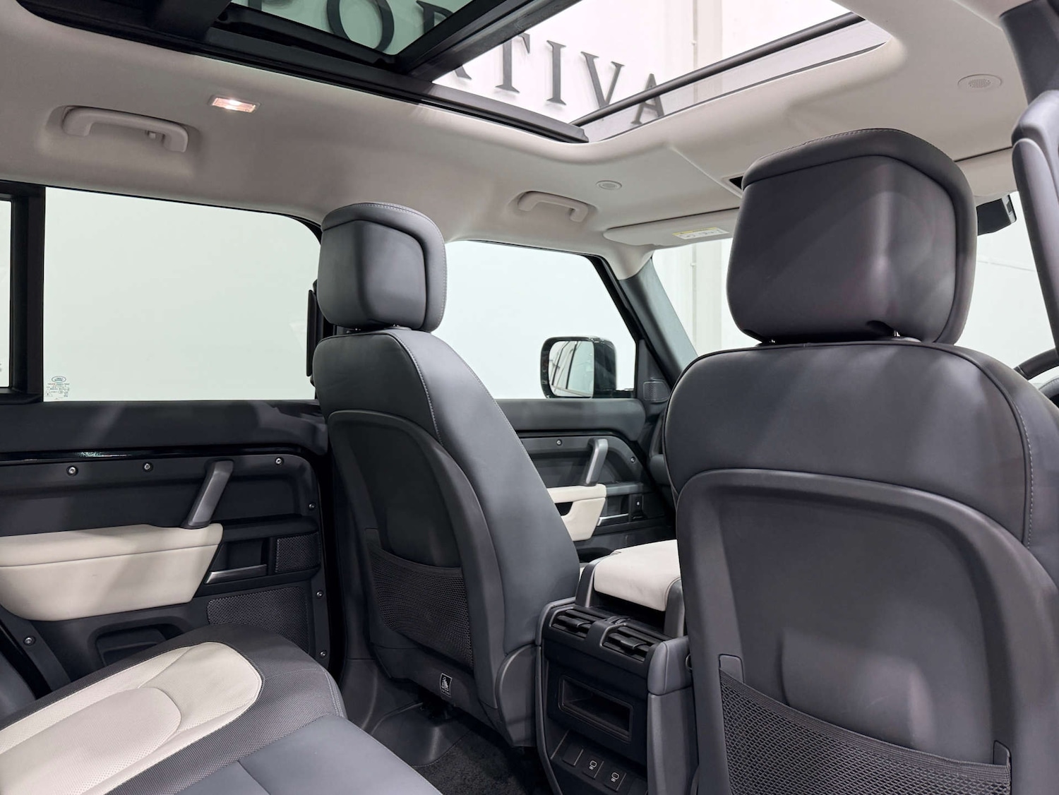 Used Land Rover Defender 2024 for sale - 77833939: Photo 18