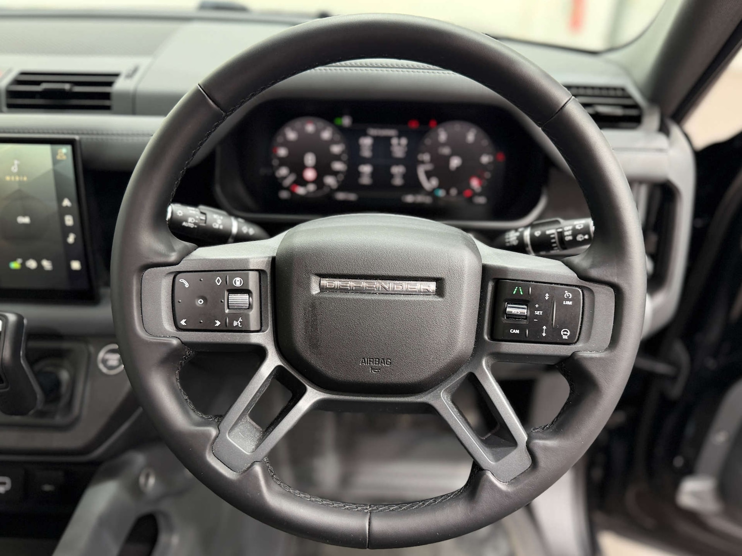 Used Land Rover Defender 2024 for sale - 77833939: Photo 24