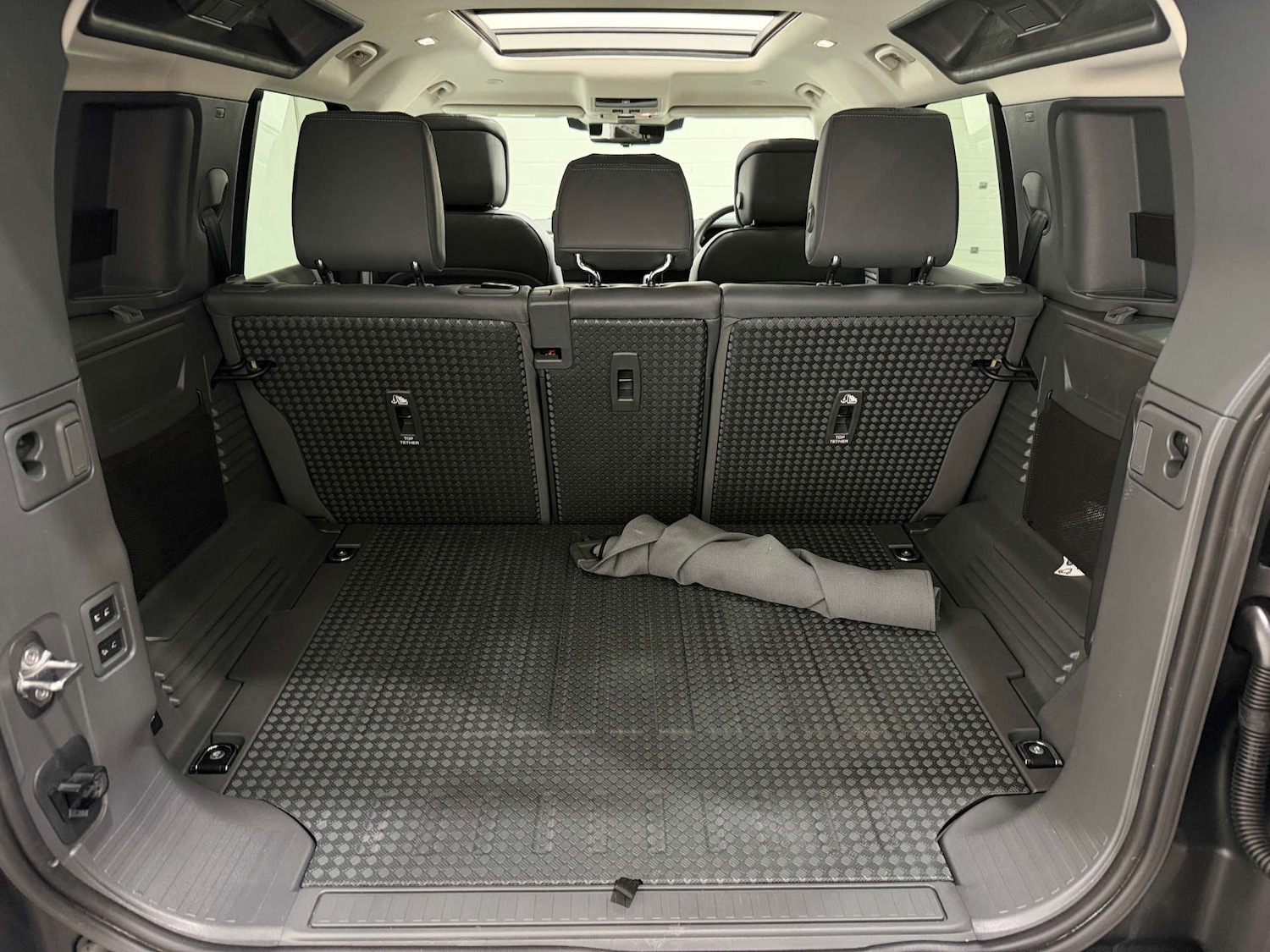 Used Land Rover Defender 2024 for sale - 77833939: Photo 32