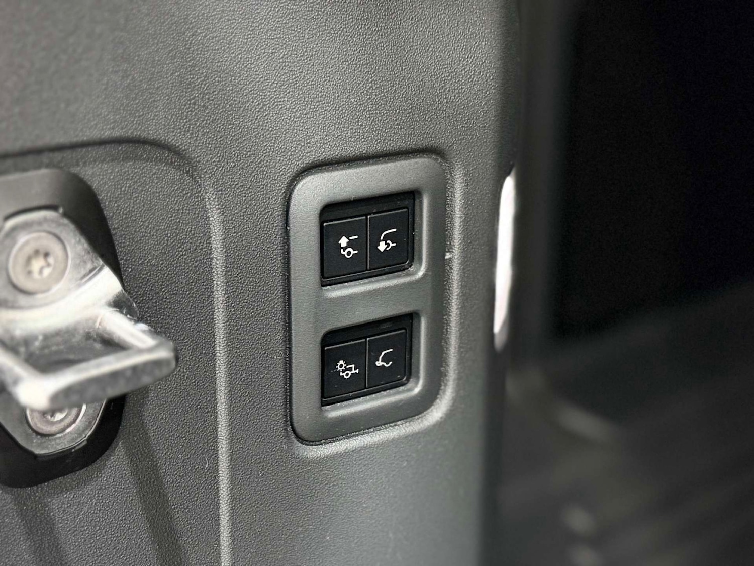 Used Land Rover Defender 2024 for sale - 77833939: Photo 33