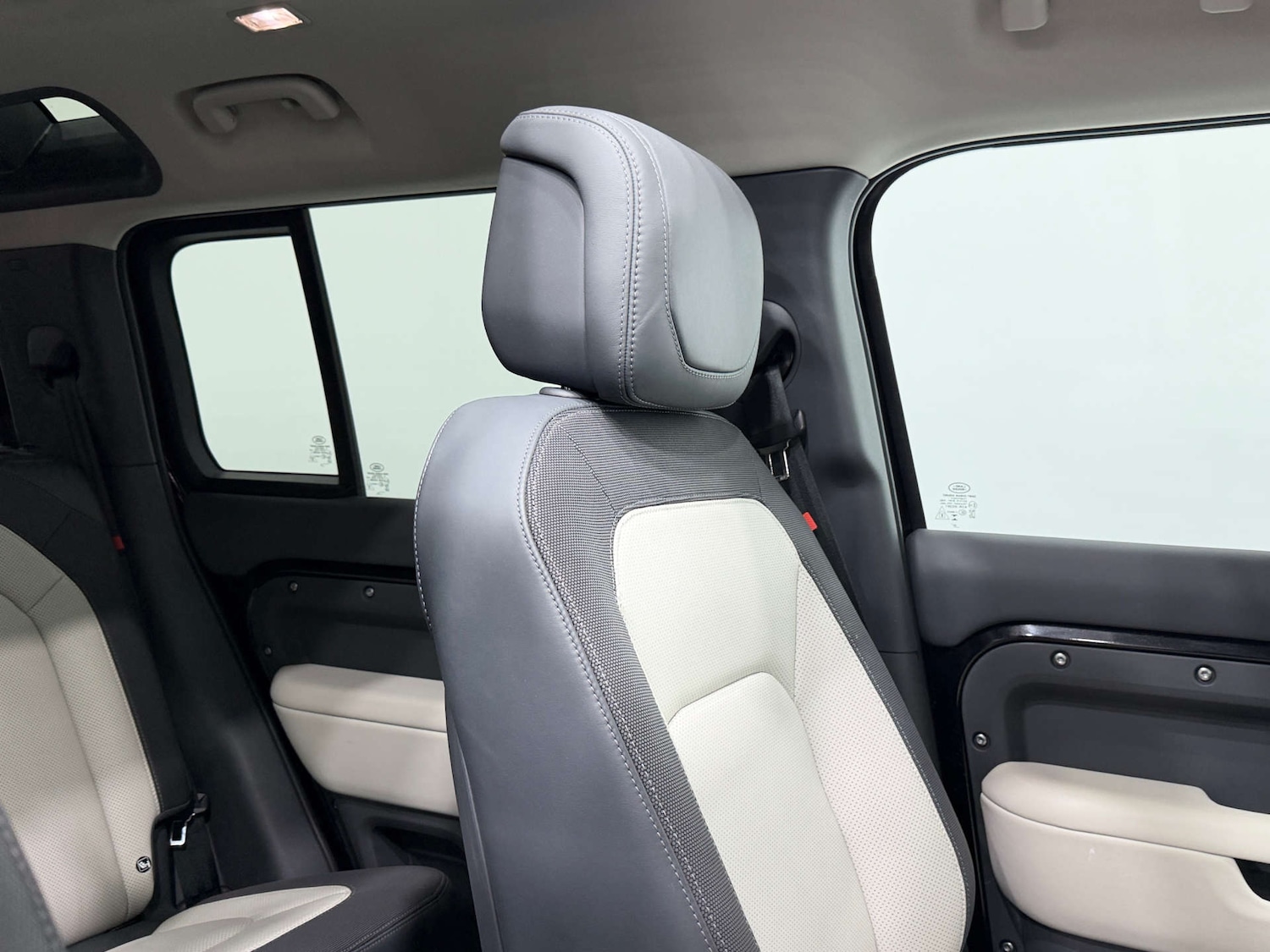 Used Land Rover Defender 2024 for sale - 77833939: Photo 46