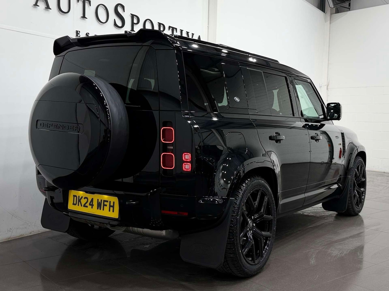 Used Land Rover Defender 2024 for sale - 77833939: Photo 6