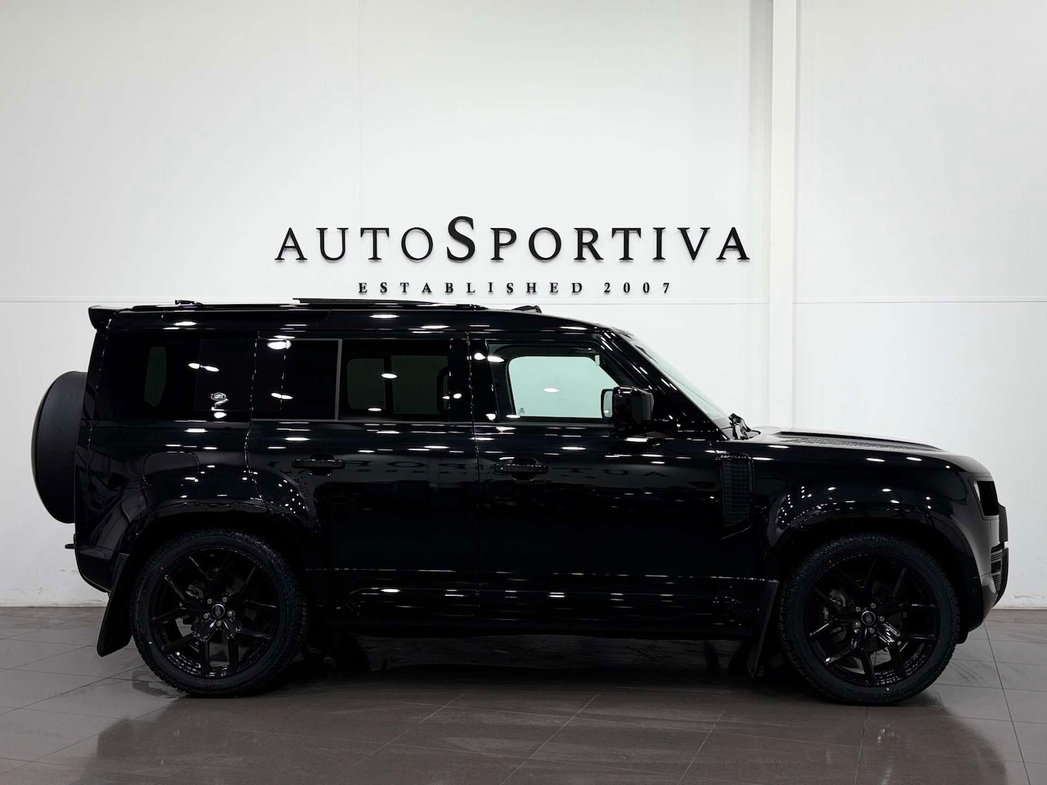 Used Land Rover Defender 2024 for sale - 77833939: Photo 7