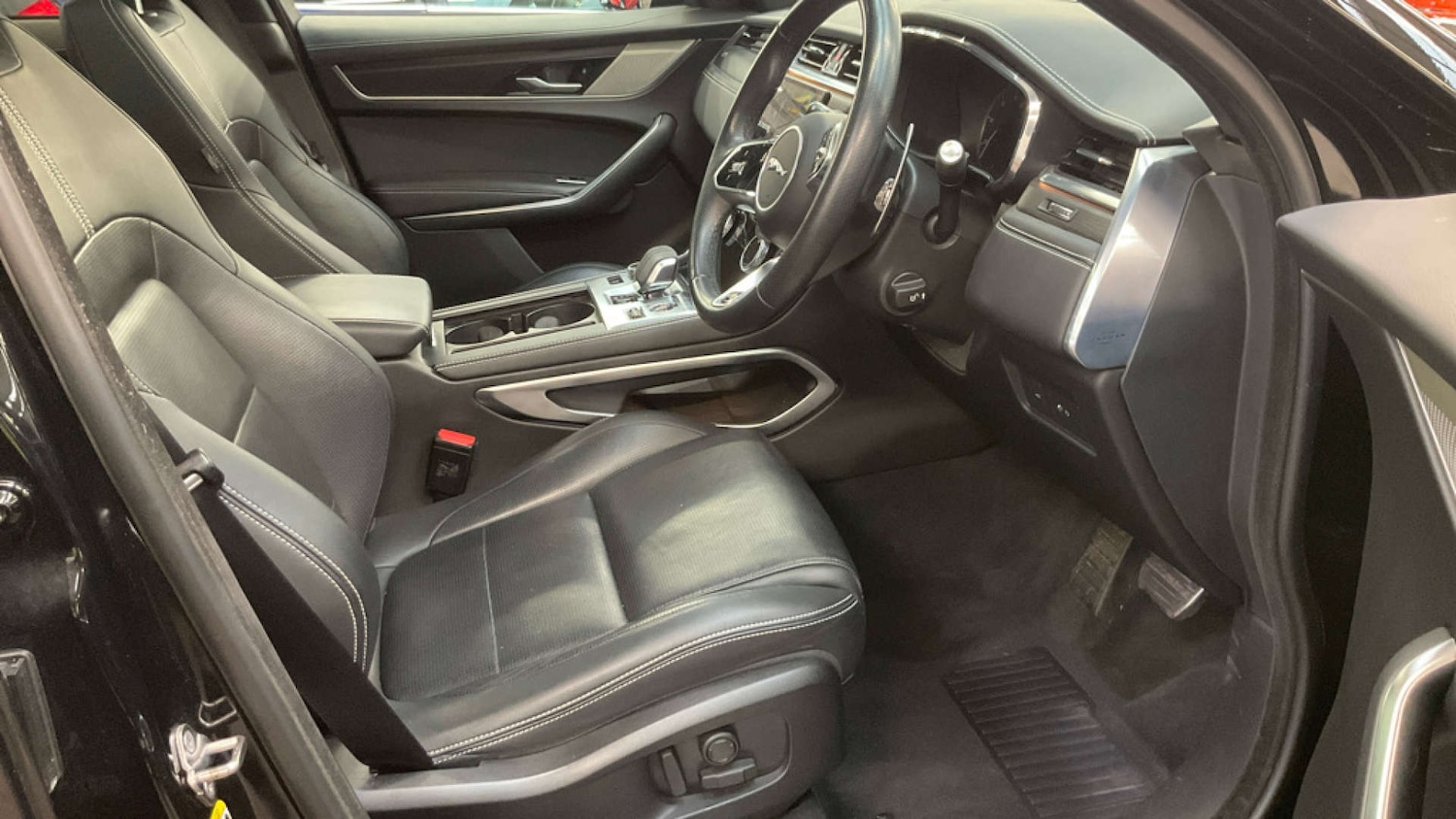 Used Jaguar F-Pace 2023 for sale - 77431923: Photo 4