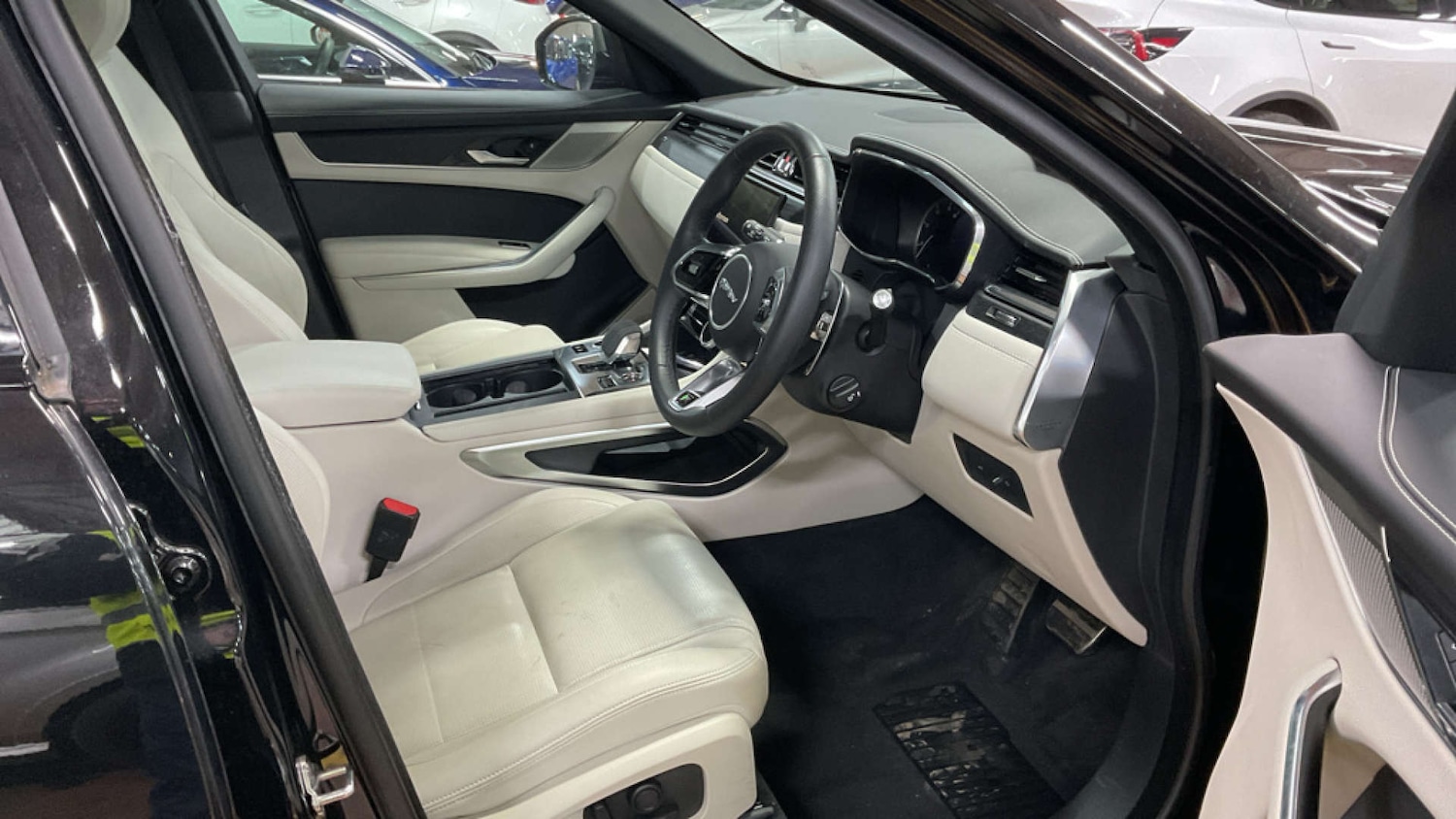 Used Jaguar F-Pace 2023 for sale - 77650487: Photo 2