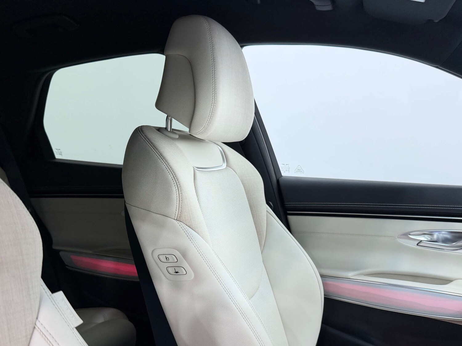 Used Genesis GV70 2024 for sale - 76340759: Photo 40