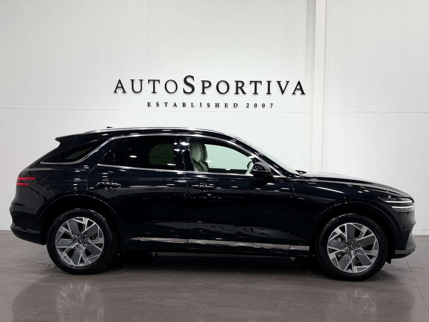 Used Genesis GV70 2024 for sale - 76340759: Photo 6
