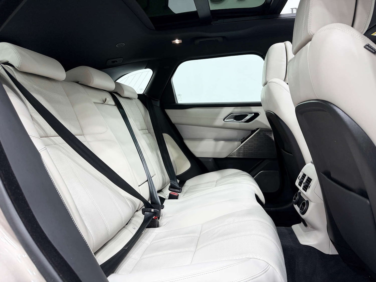 Used Land Rover Range Rover Velar 2022 for sale - 76343759: Photo 15