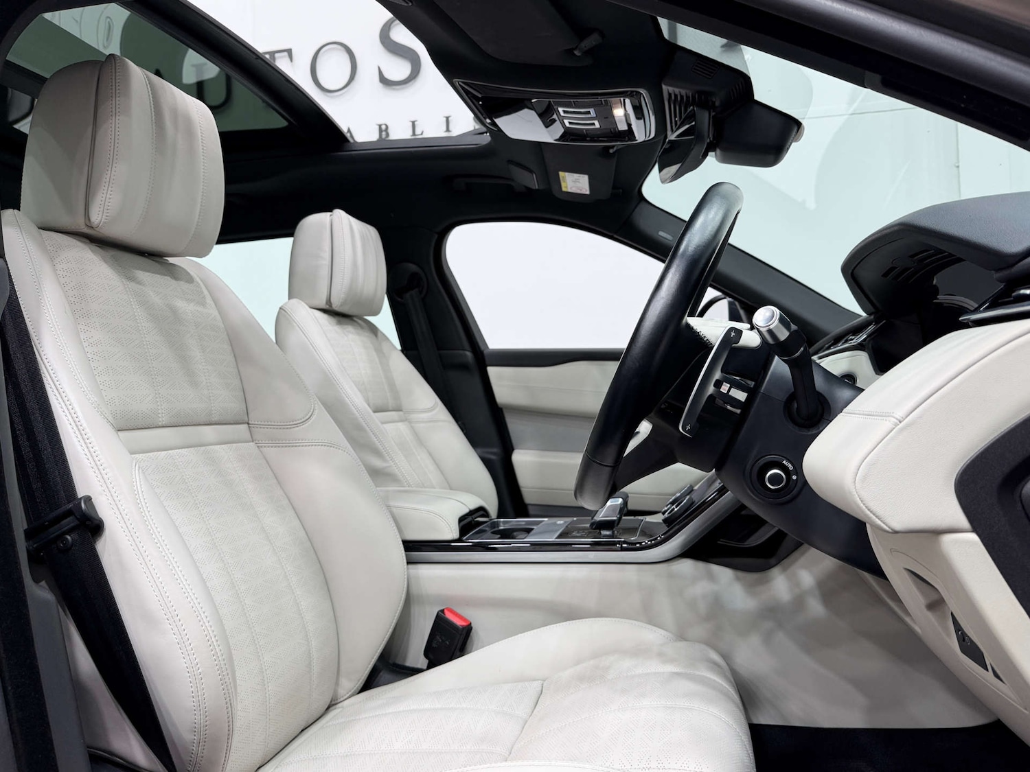 Used Land Rover Range Rover Velar 2022 for sale - 76343759: Photo 2