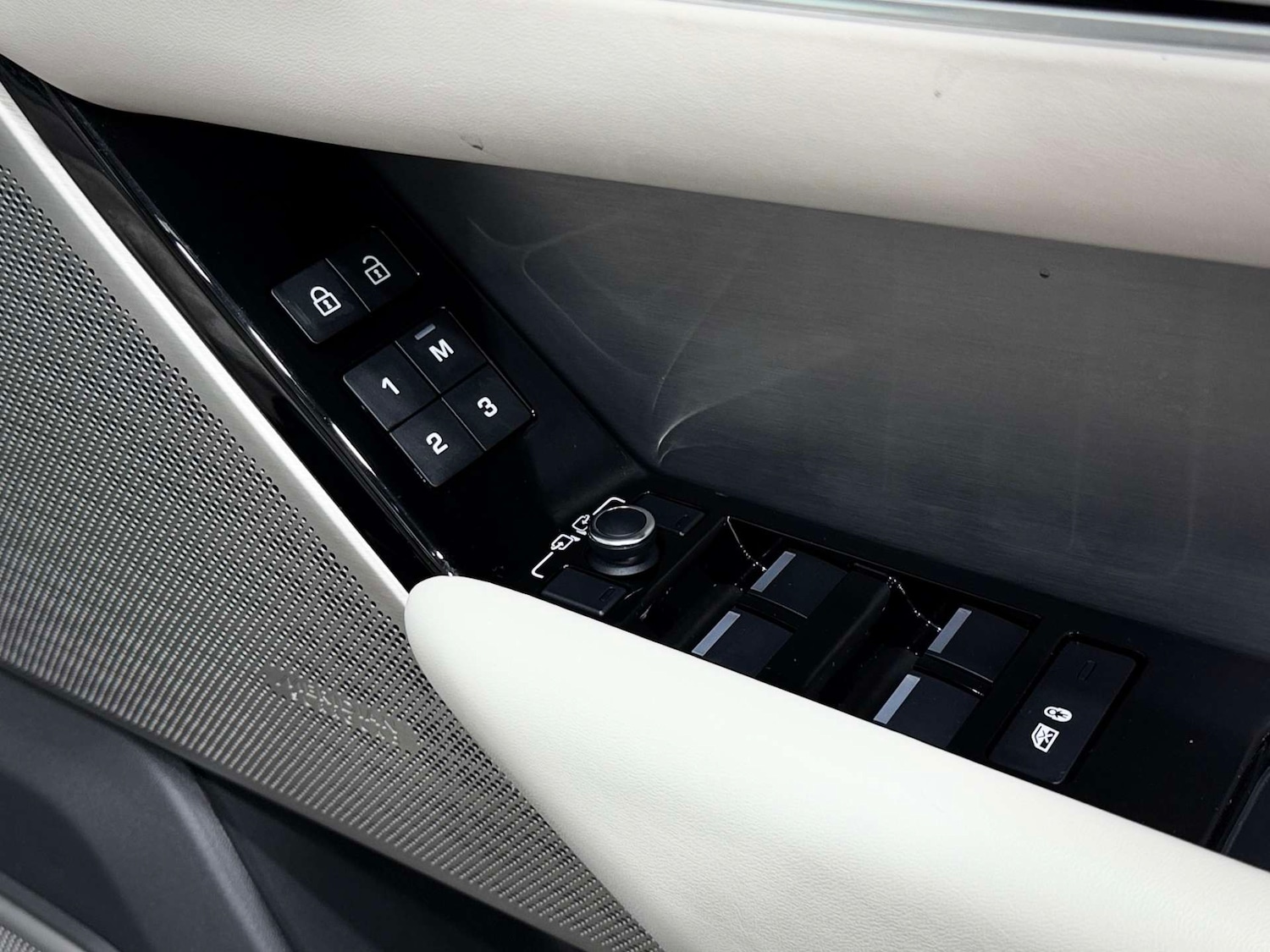 Used Land Rover Range Rover Velar 2022 for sale - 76343759: Photo 37