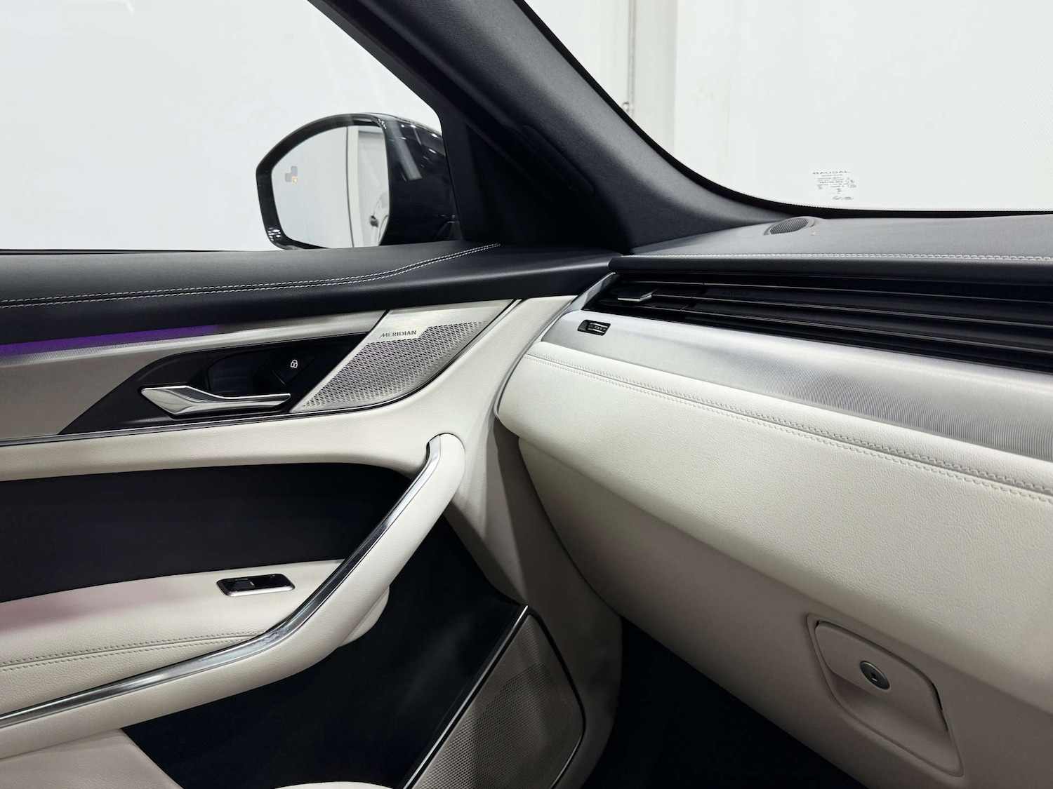 Used Jaguar F-Pace 2023 for sale - 77033680: Photo 37