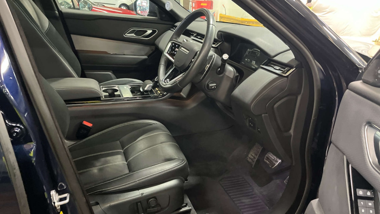 Used Land Rover Range Rover Velar 2023 for sale - 78083546: Photo 2