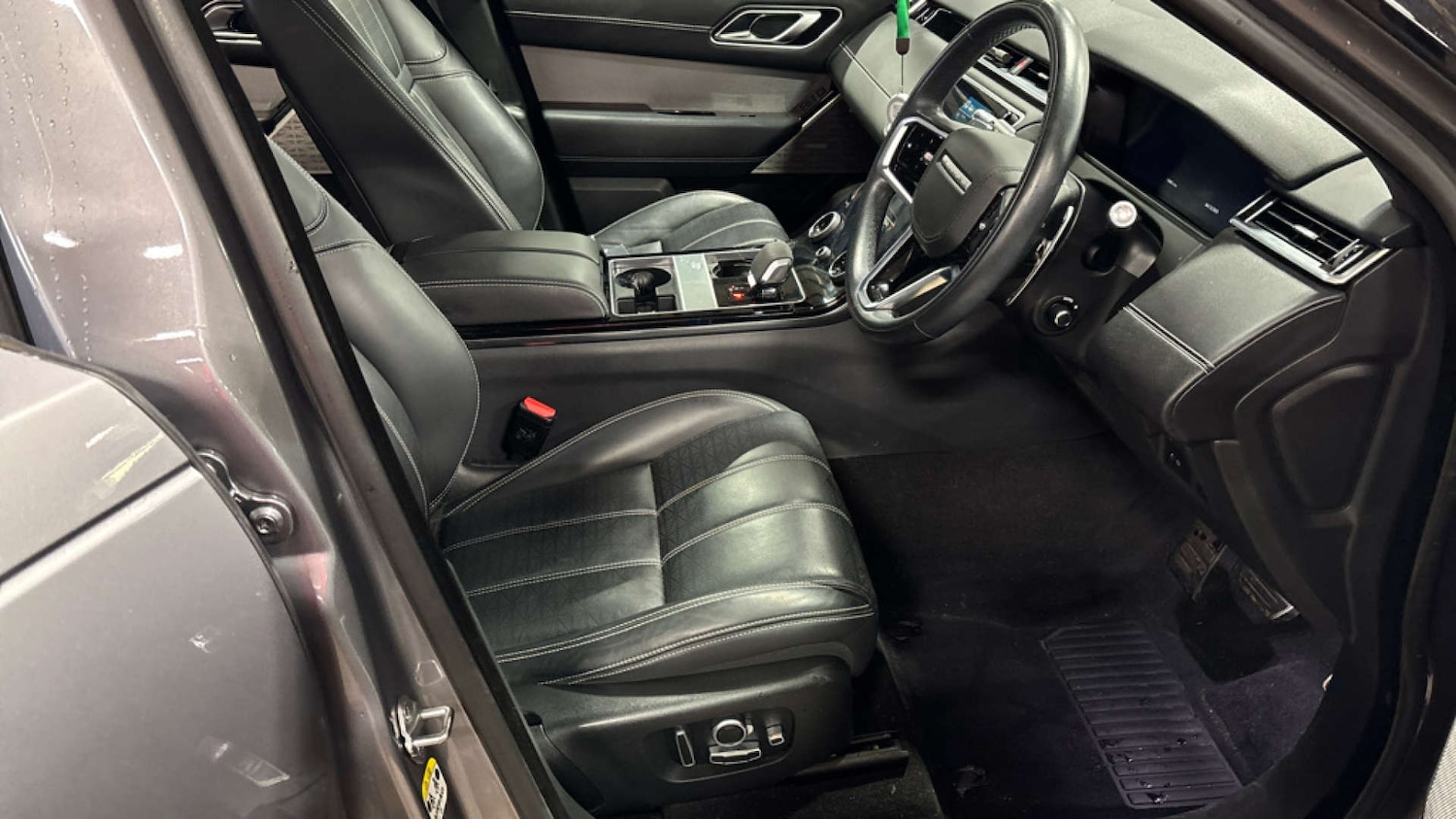 Used Land Rover Range Rover Velar 2022 for sale - 76923090: Photo 2