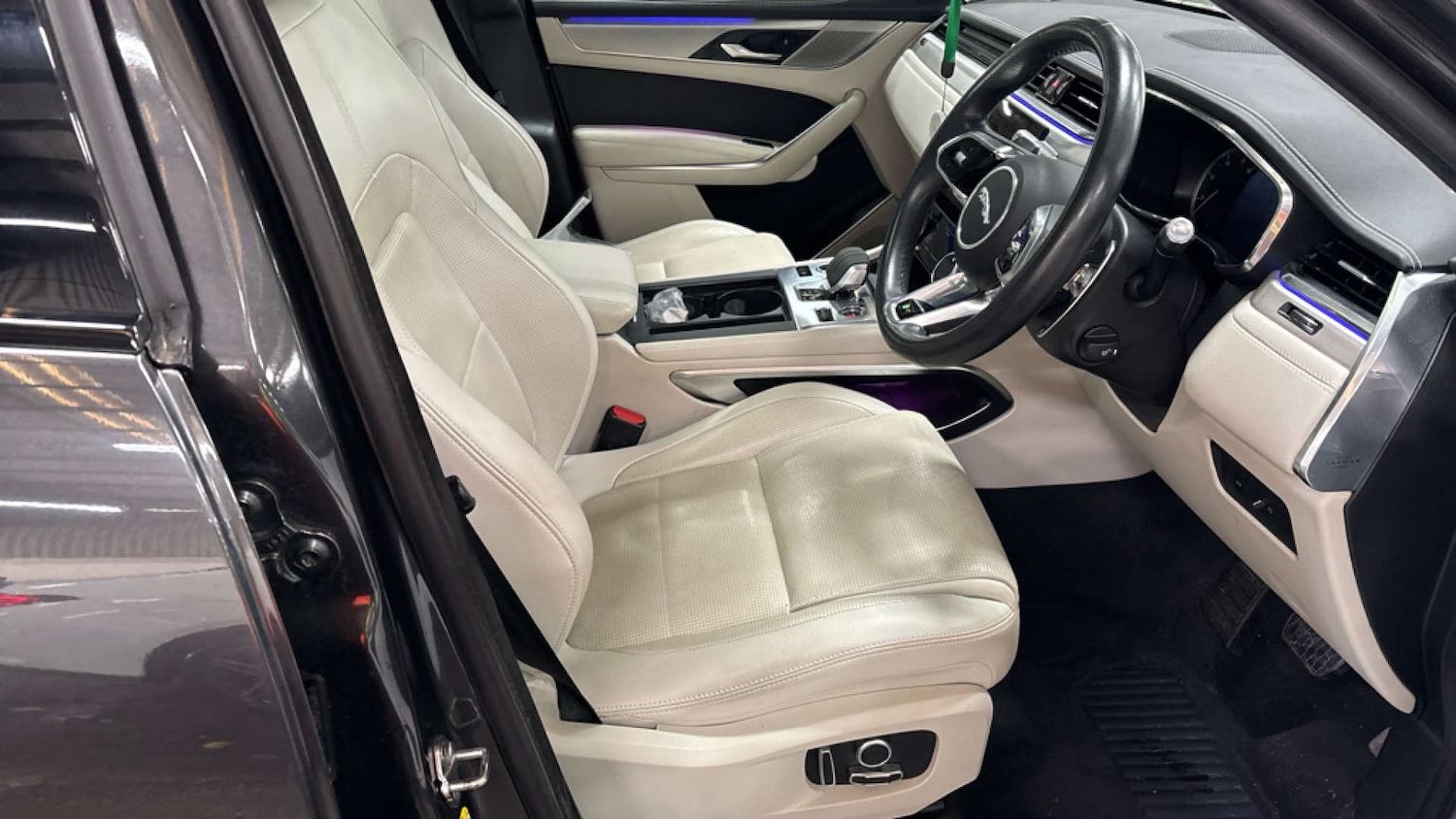 Used Jaguar F-Pace 2022 for sale - 77224818: Photo 2