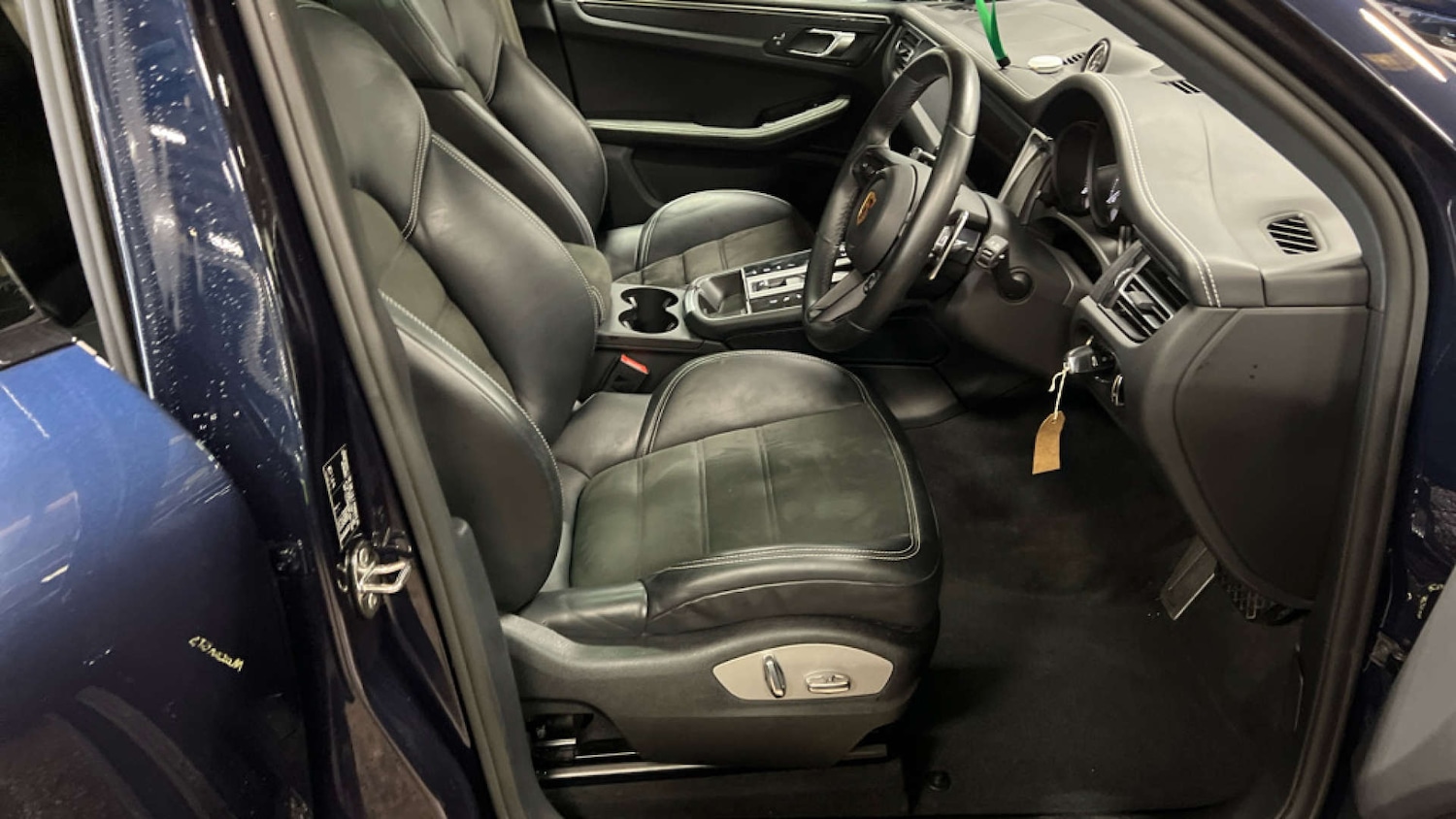 Used Porsche Macan 2022 for sale - 76393383: Photo 2