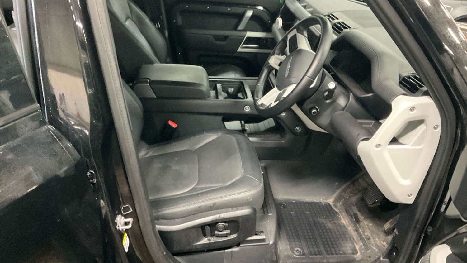 Used Land Rover Defender 2024 for sale - 77301748: Photo 2