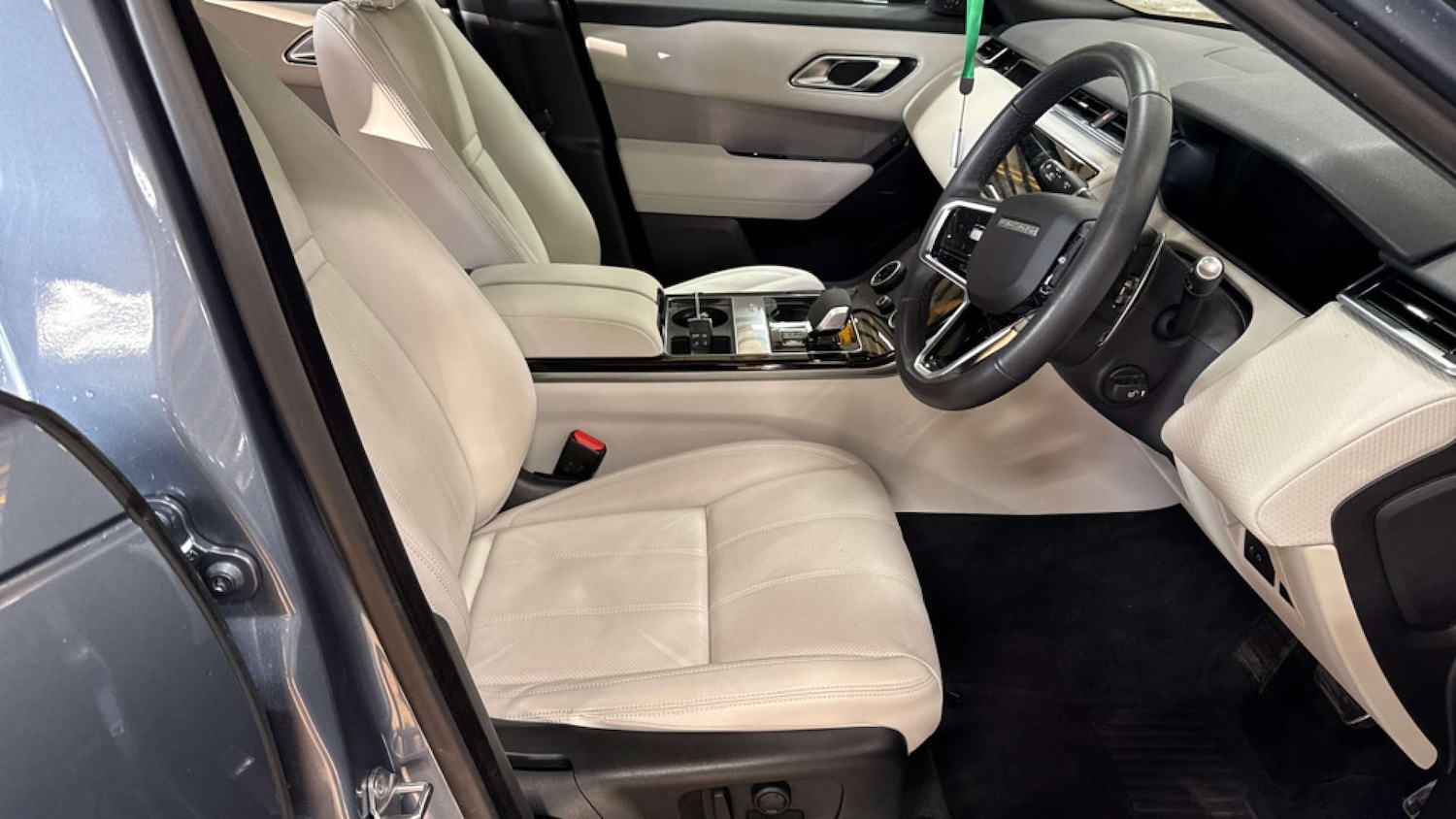 Used Land Rover Range Rover Velar 2023 for sale - 76737892: Photo 2