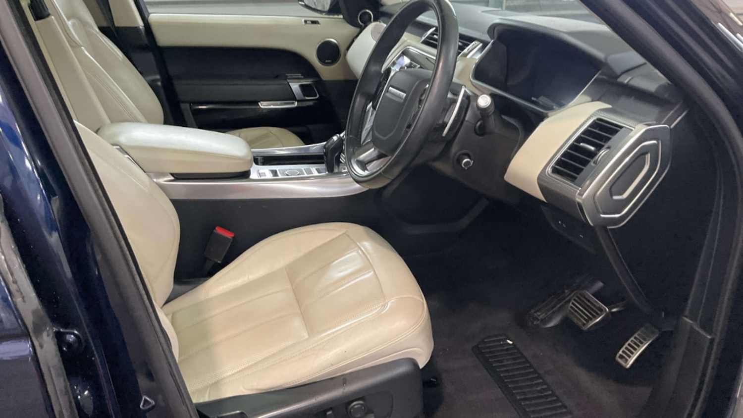 Used Land Rover Range Rover Sport 2021 for sale - 77022477: Photo 2