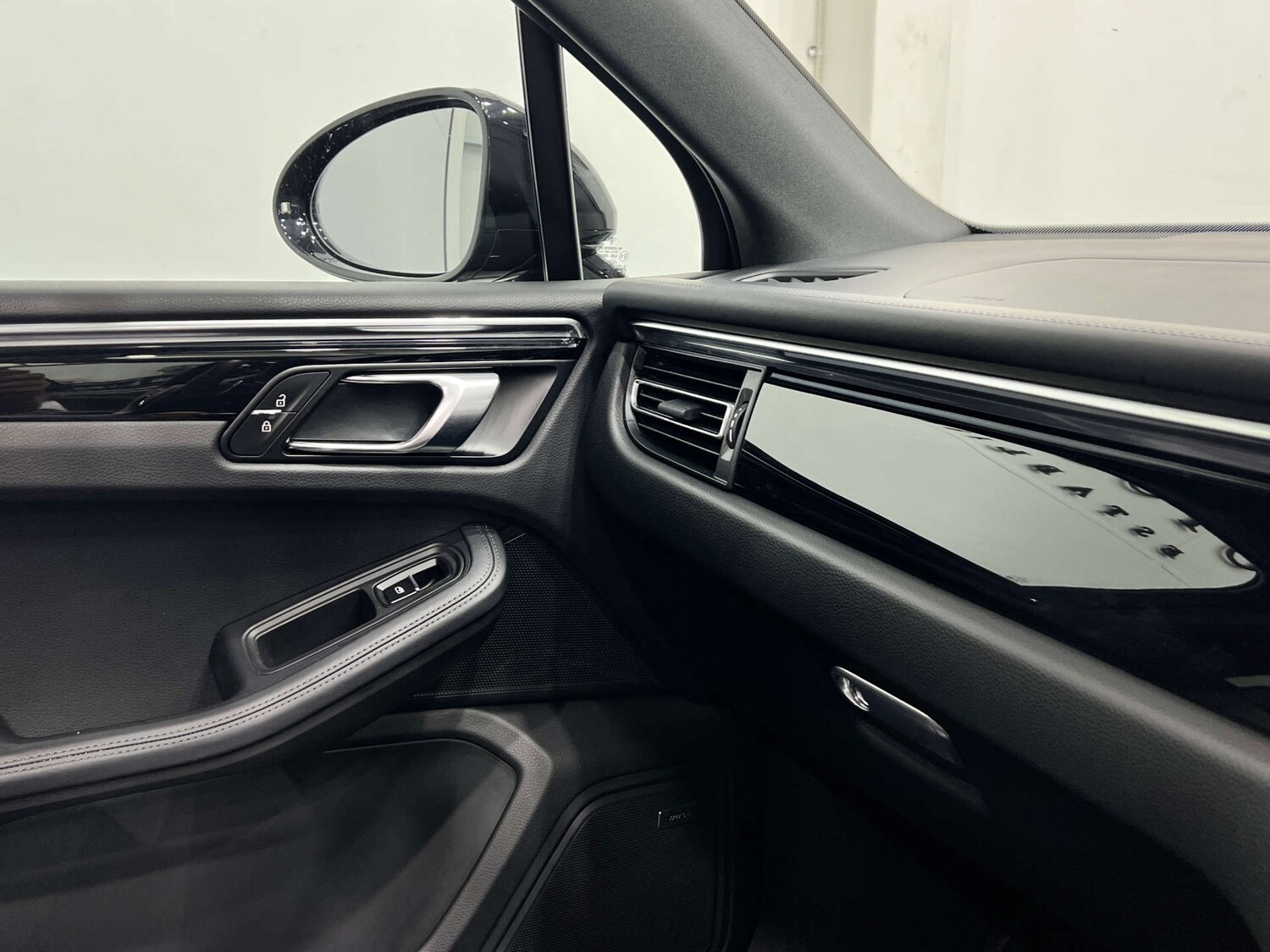 Used Porsche Macan 2024 for sale - 75982481: Photo 33