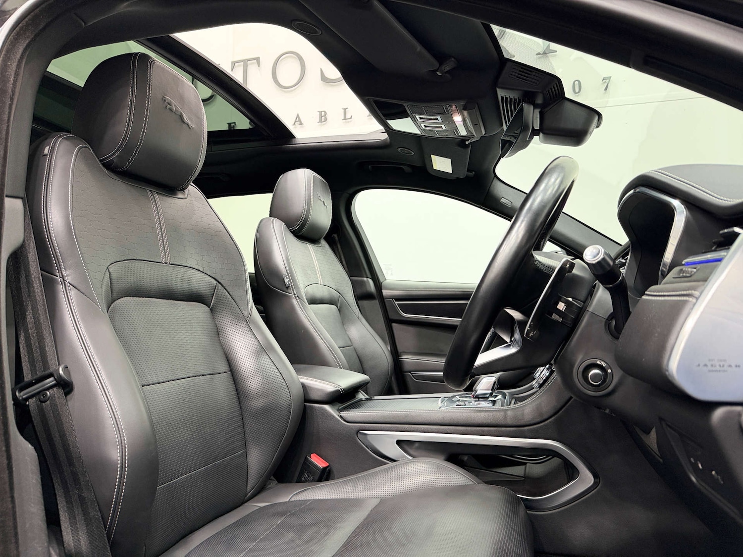 Used Jaguar F-Pace 2022 for sale - 76579680: Photo 2