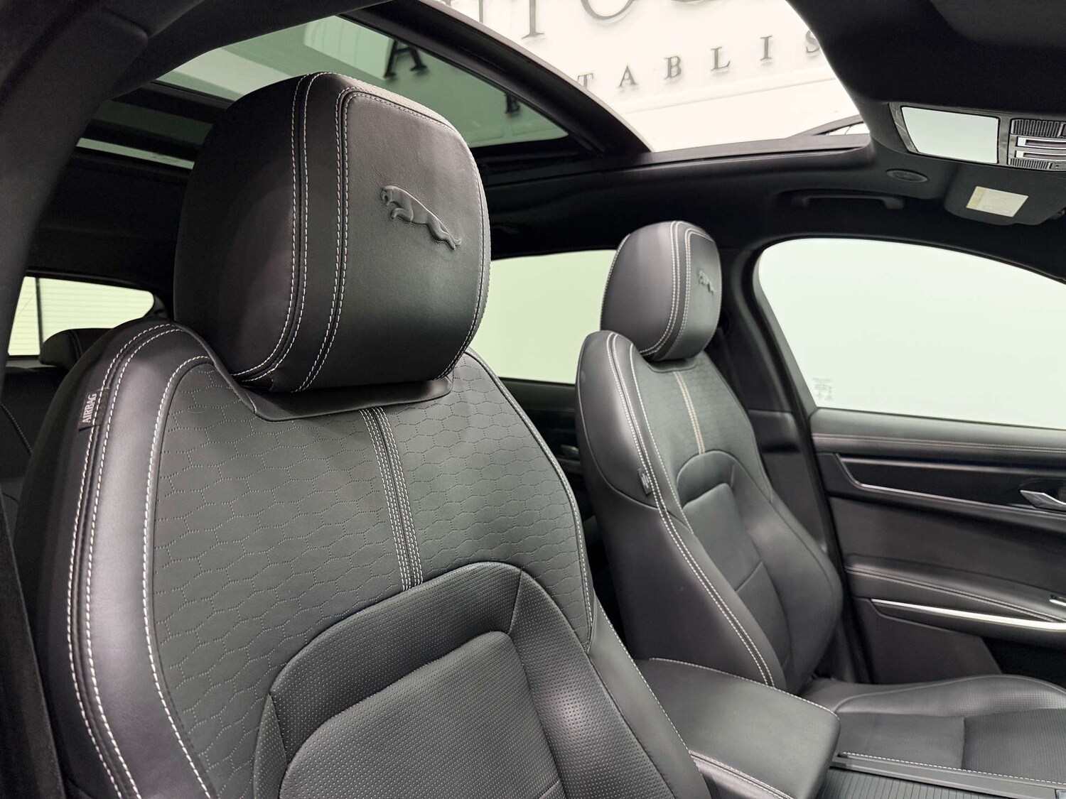 Used Jaguar F-Pace 2022 for sale - 76579680: Photo 40