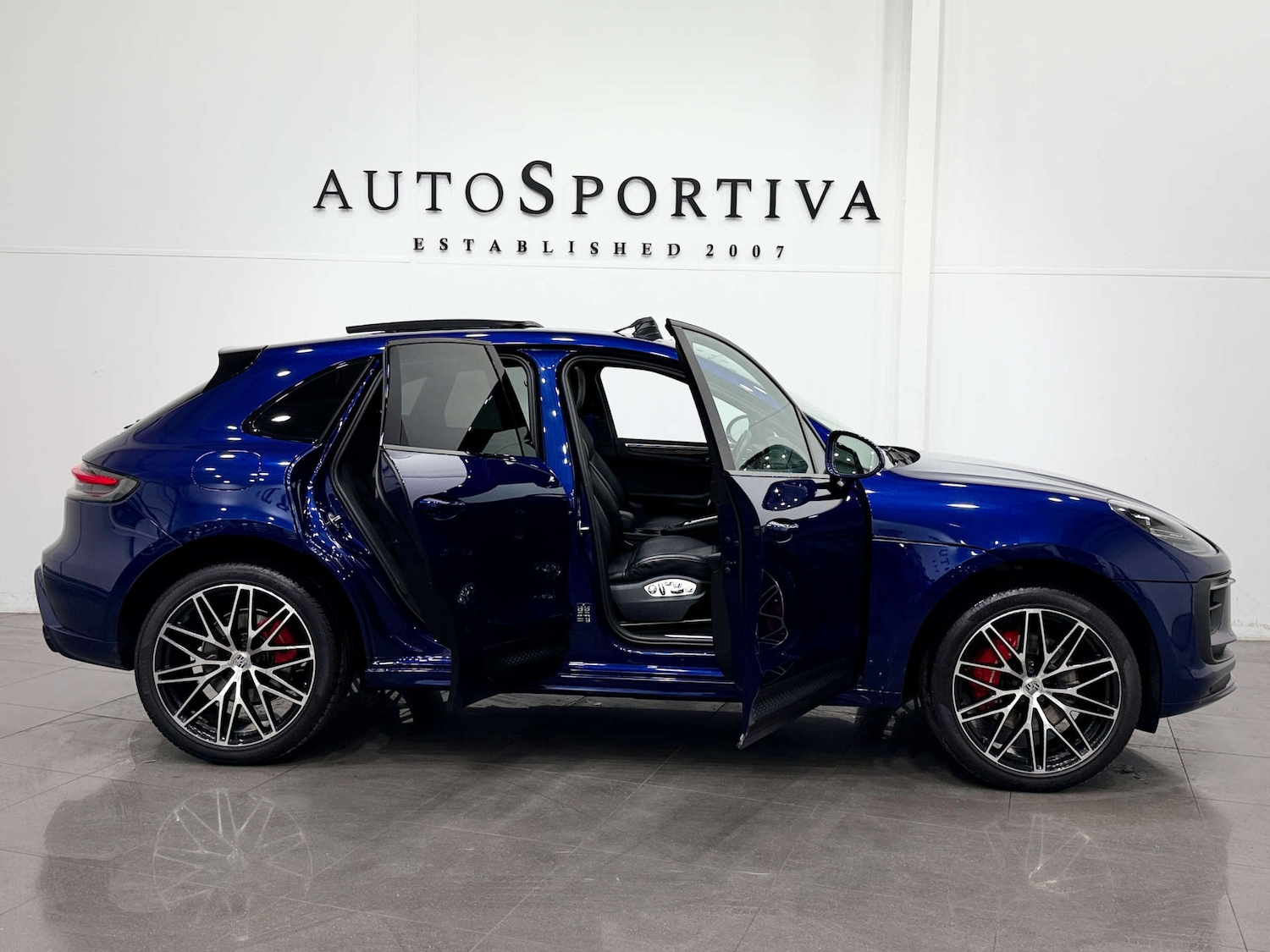 Used Porsche Macan 2023 for sale - 76354277: Photo 16