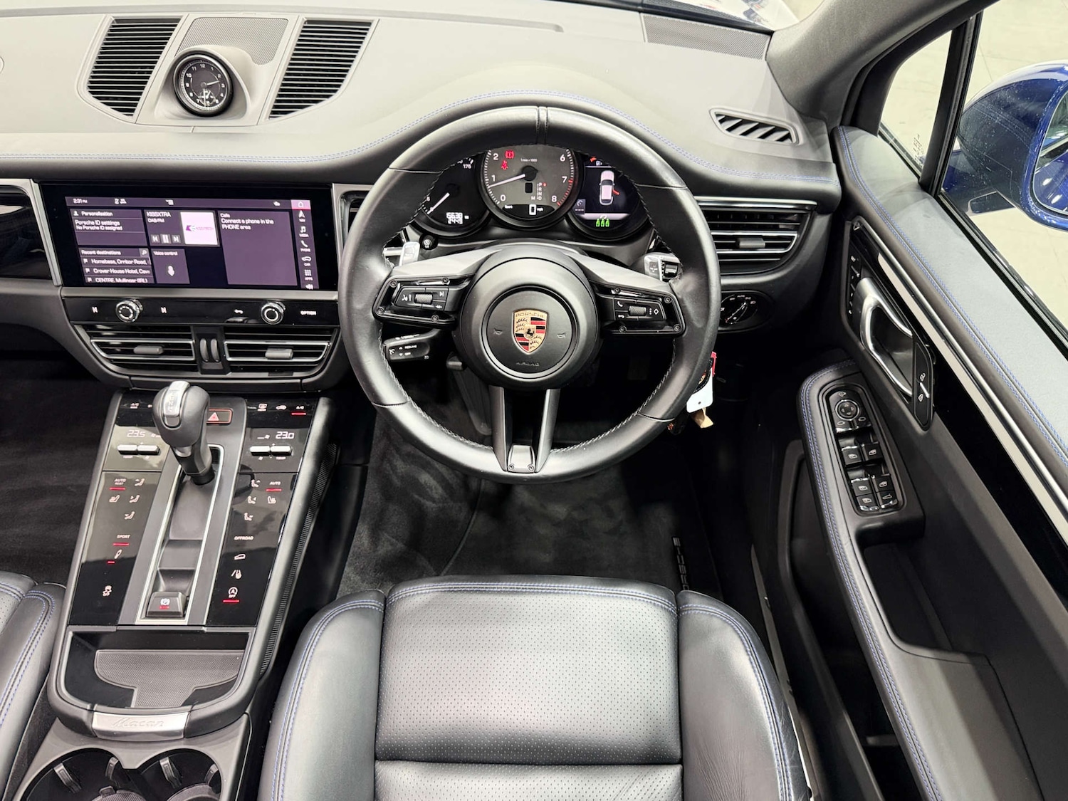 Used Porsche Macan 2023 for sale - 76354277: Photo 19