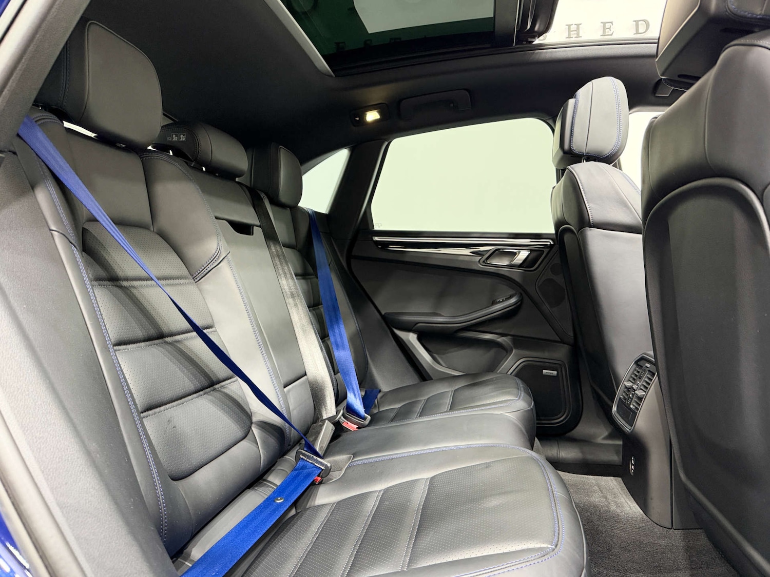 Used Porsche Macan 2023 for sale - 76354277: Photo 21