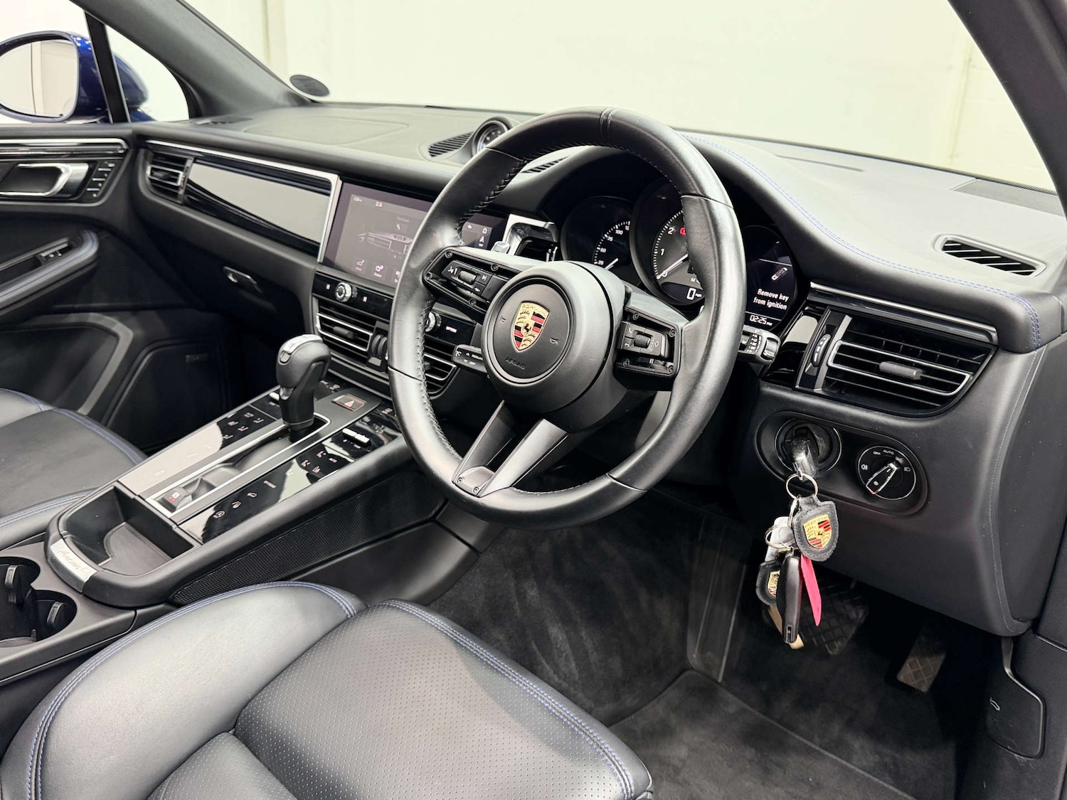 Used Porsche Macan 2023 for sale - 76354277: Photo 23