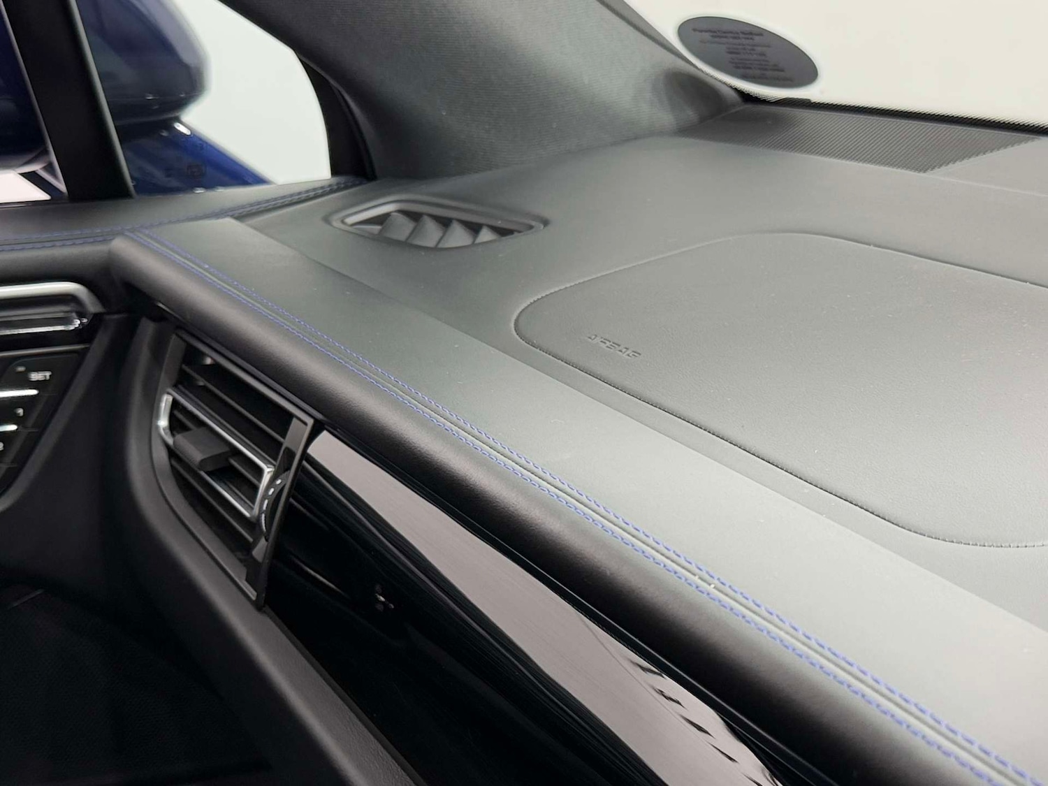 Used Porsche Macan 2023 for sale - 76354277: Photo 29