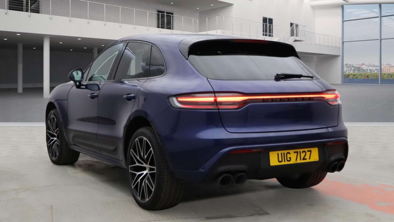Used Porsche Macan 2023 for sale - 76354277: Photo 3