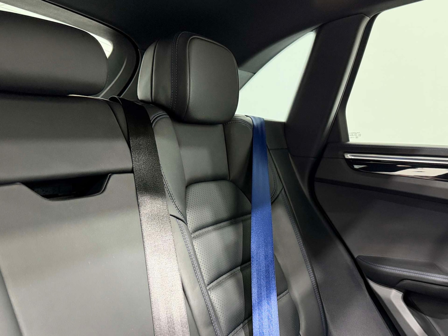 Used Porsche Macan 2023 for sale - 76354277: Photo 37