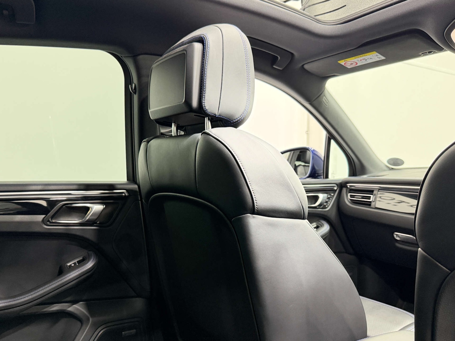 Used Porsche Macan 2023 for sale - 76354277: Photo 39