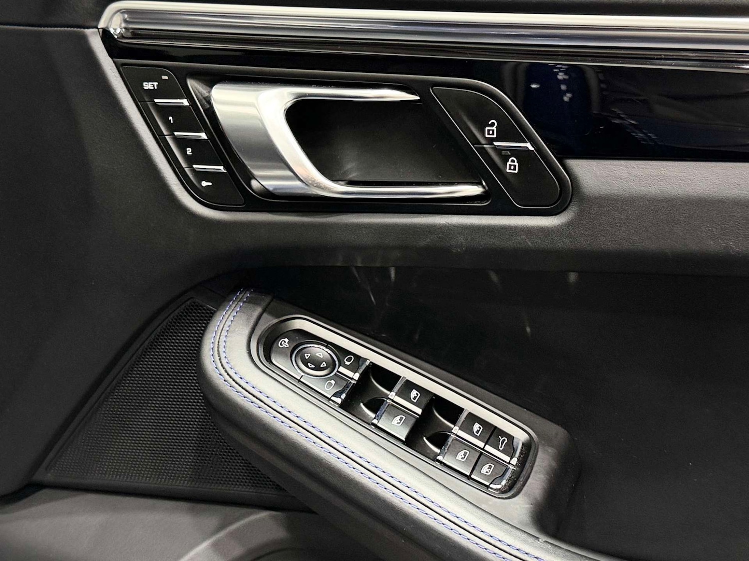 Used Porsche Macan 2023 for sale - 76354277: Photo 40