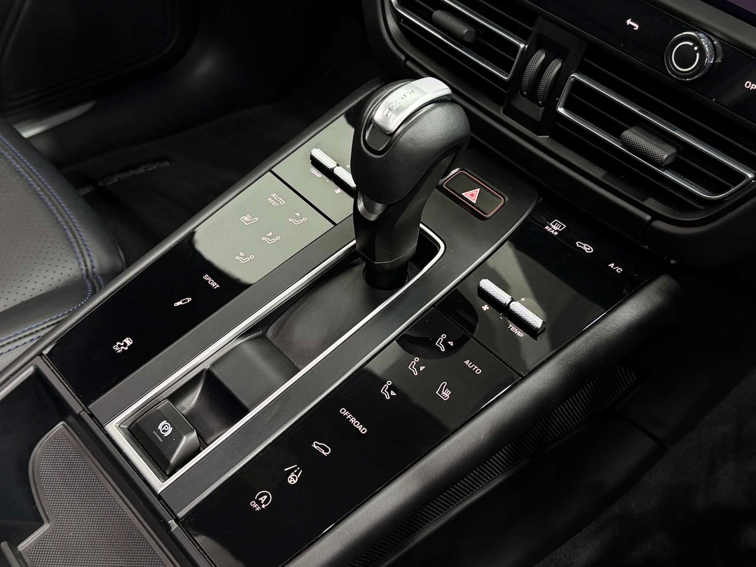 Used Porsche Macan 2023 for sale - 76354277: Photo 44