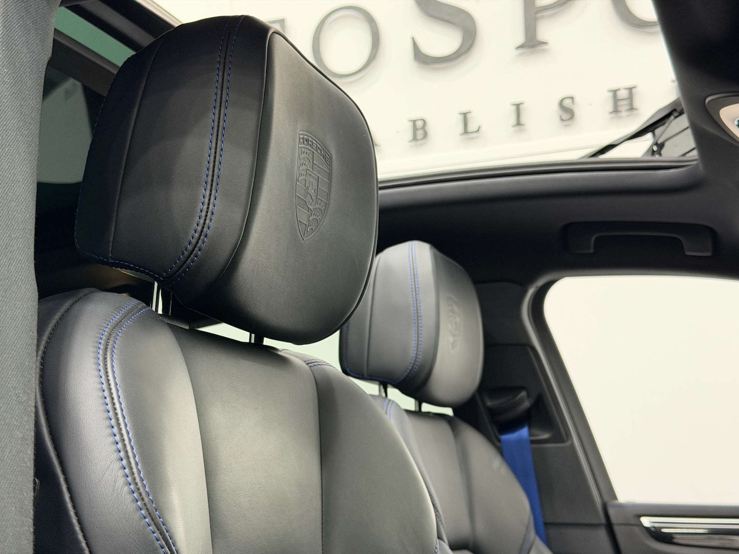 Used Porsche Macan 2023 for sale - 76354277: Photo 45