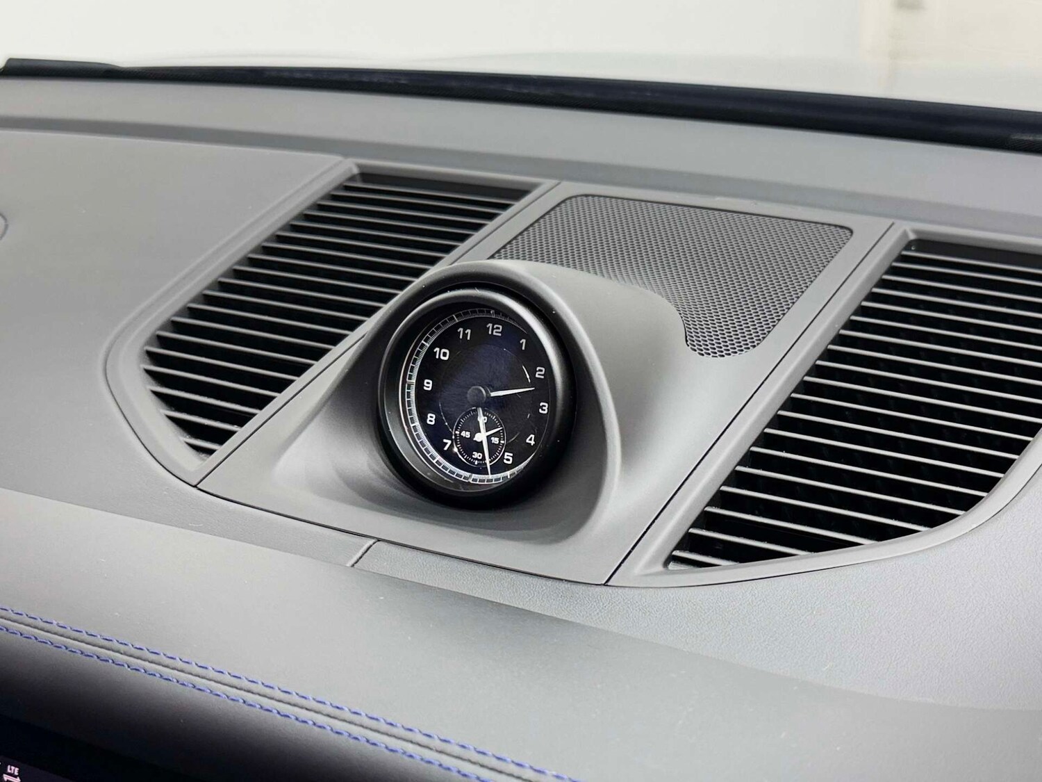 Used Porsche Macan 2023 for sale - 76354277: Photo 49