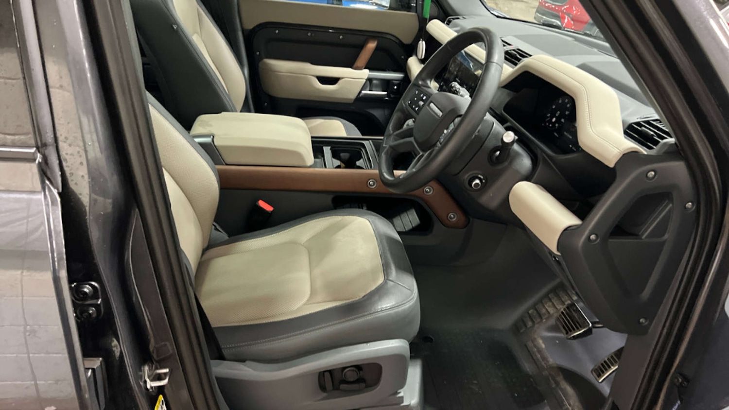 Used Land Rover Defender 2023 for sale - 77523377: Photo 2