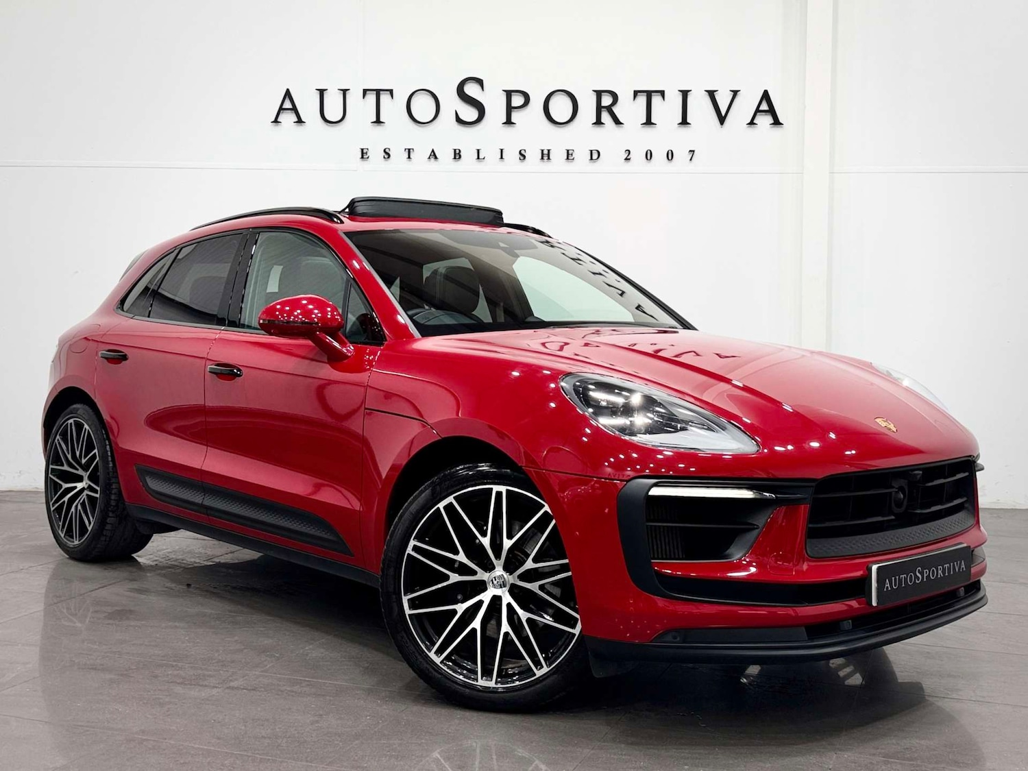 Used Porsche Macan 2023 for sale - 76567770: Photo 1