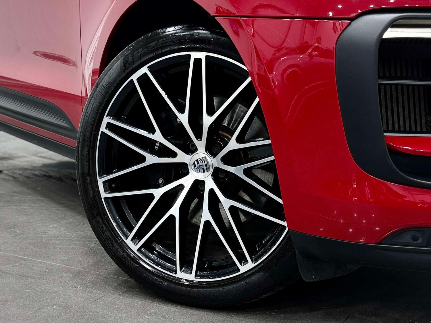 Used Porsche Macan 2023 for sale - 76567770: Photo 12