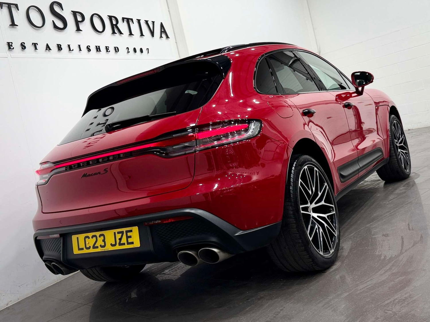 Used Porsche Macan 2023 for sale - 76567770: Photo 28
